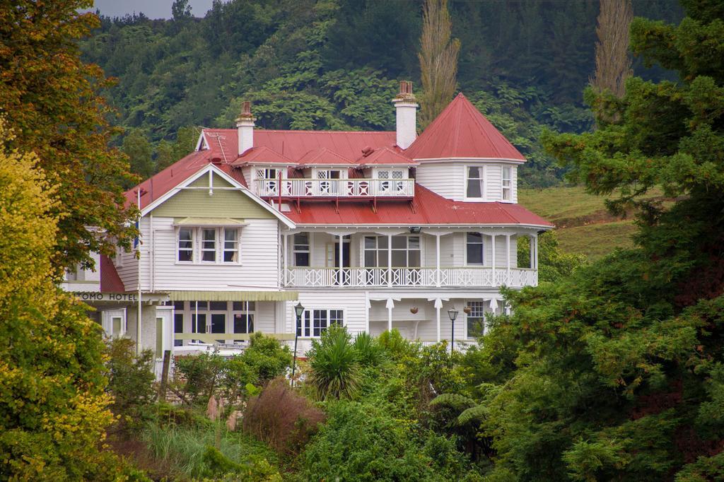 Waitomo Caves Hotel Exterior photo
