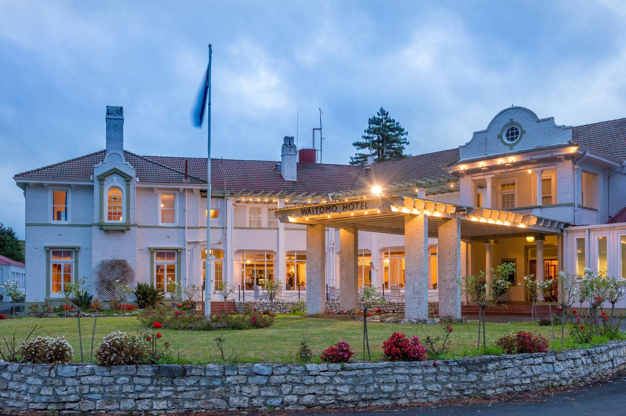 Waitomo Caves Hotel Exterior photo